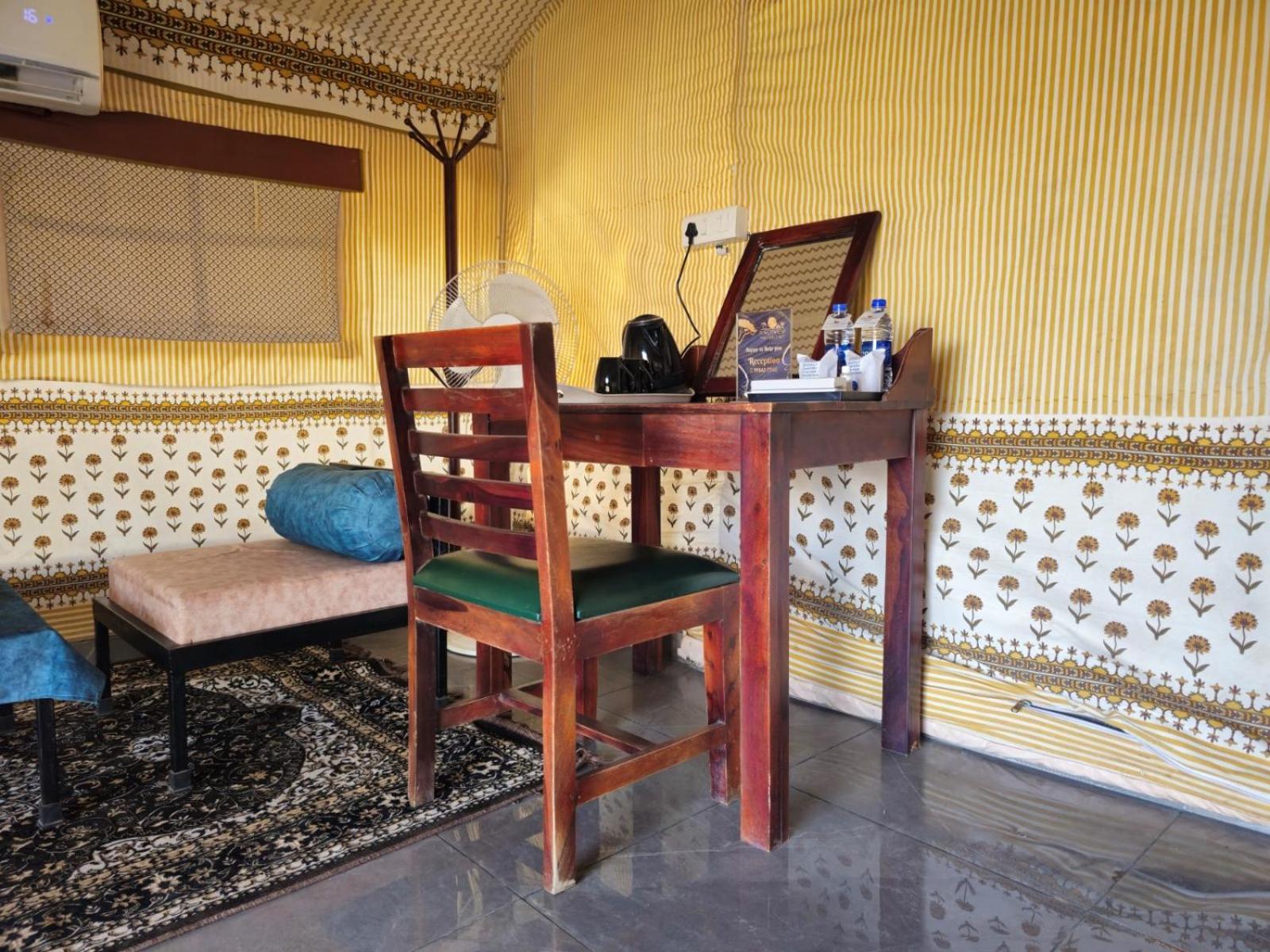 Riverview Tent Resort Kevadia الغرفة الصورة