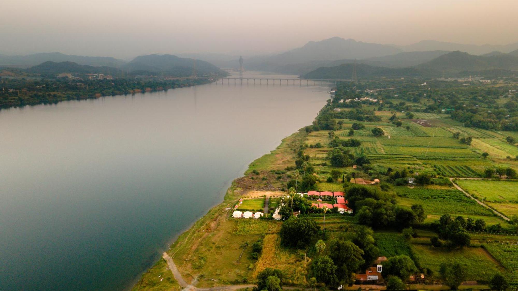 Riverview Tent Resort Kevadia المظهر الخارجي الصورة