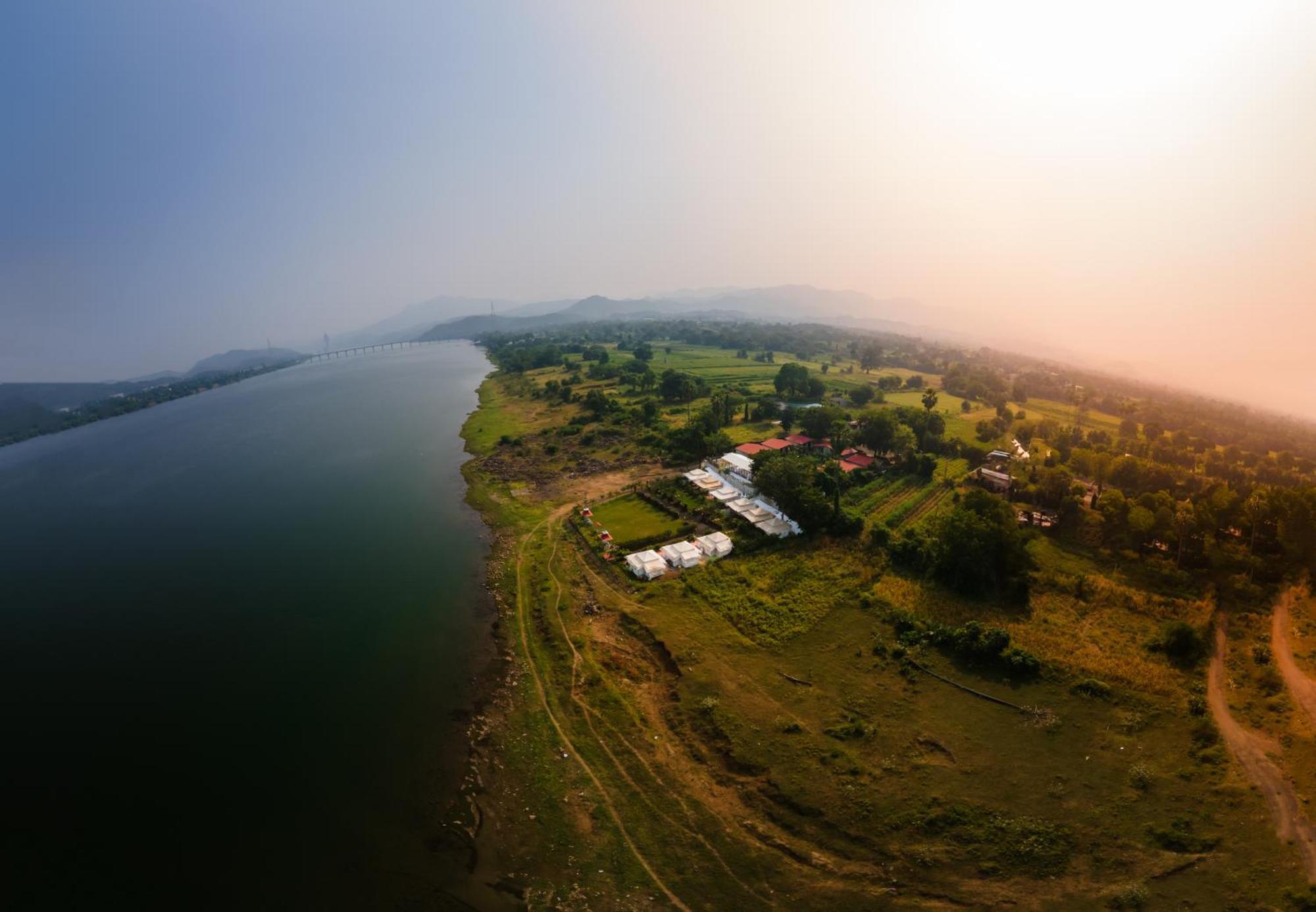 Riverview Tent Resort Kevadia المظهر الخارجي الصورة