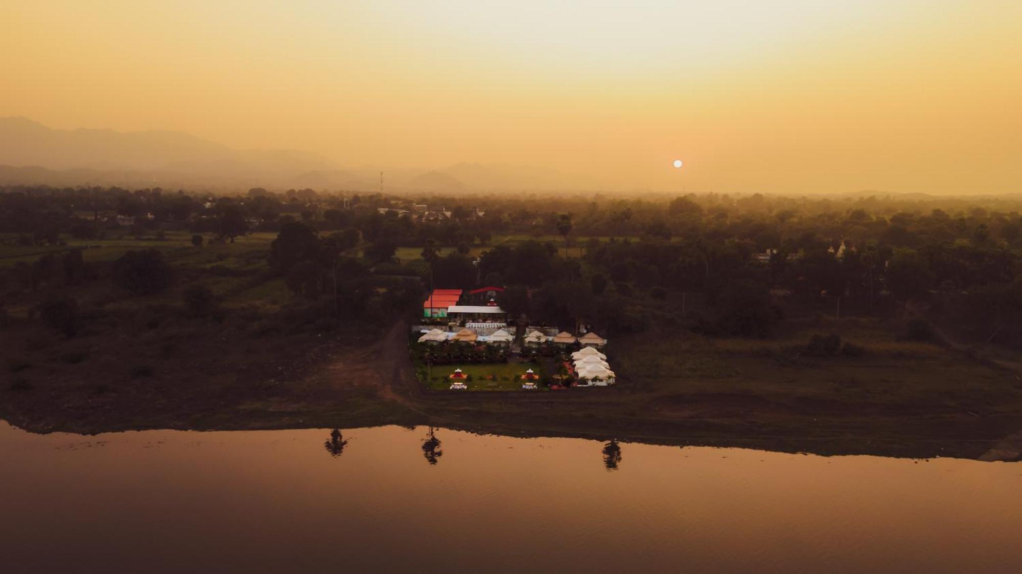 Riverview Tent Resort Kevadia المظهر الخارجي الصورة